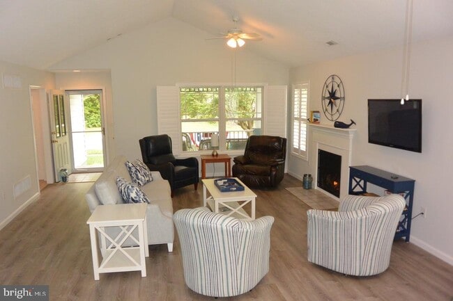Building Photo - 33718 Chatham Way