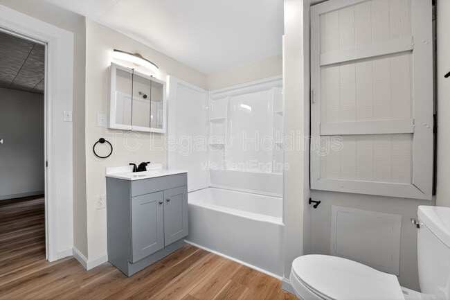 Building Photo - 73 Beechwood Ave