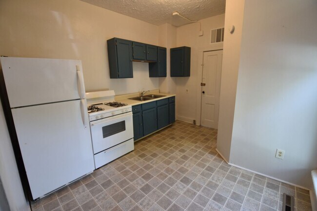 Building Photo - One Bedroom Unit in Greenfield with MOST u...