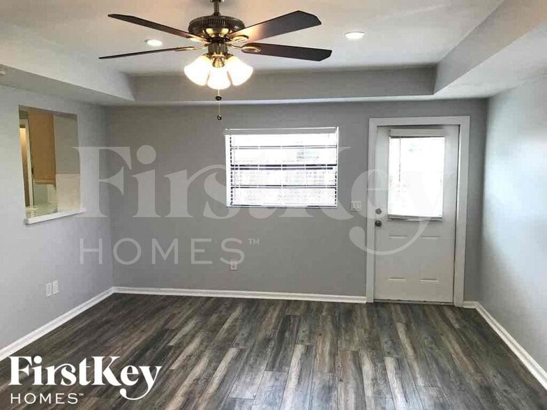 Building Photo - 1389 Meadowbrook Dr