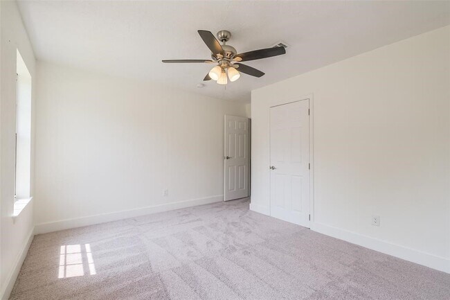 Building Photo - 1311 Sand Stone Dr