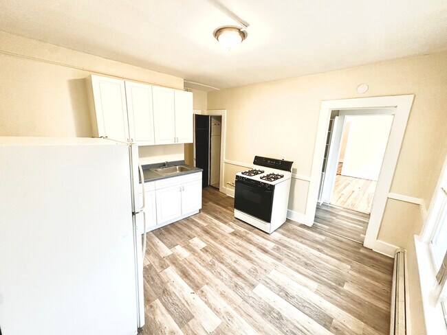 Building Photo - 1019 W Main St