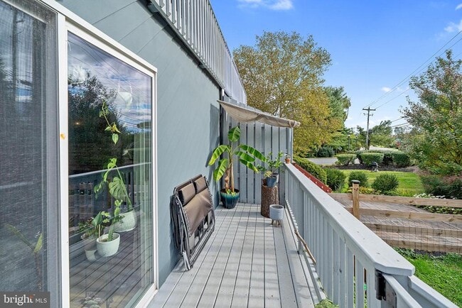 Building Photo - 7 Foxtail Ct