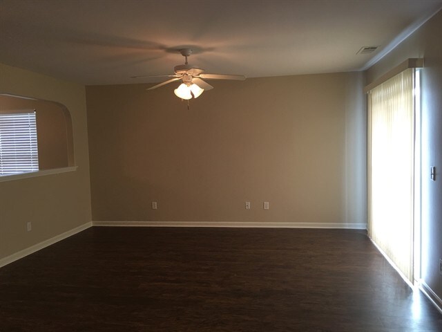 Building Photo - 415 Seabreeze Drive