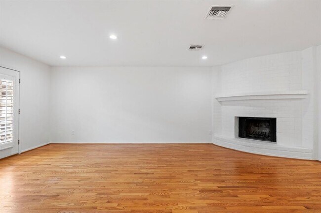 Building Photo - 727 Bunker Hill Rd