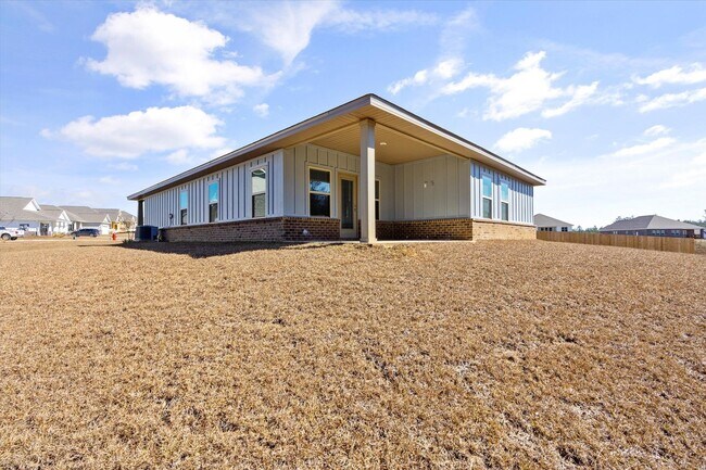 Building Photo - UPCOMING LISTING -WITH LAWNCARE- IN STONEBRIDGE