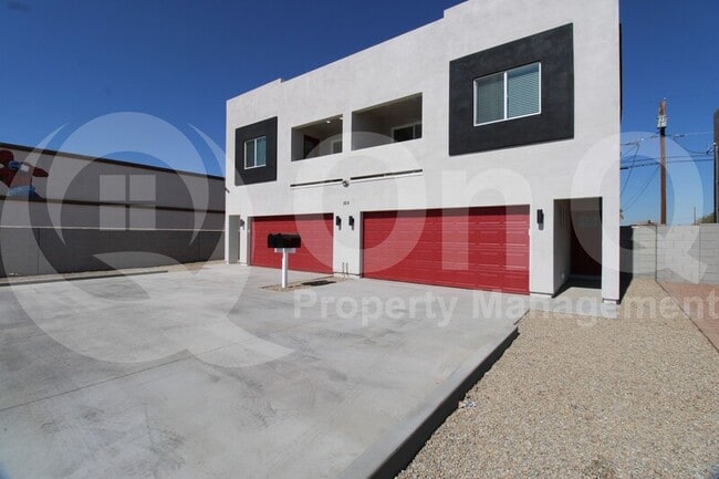 Building Photo - 2516 E Broadway Rd