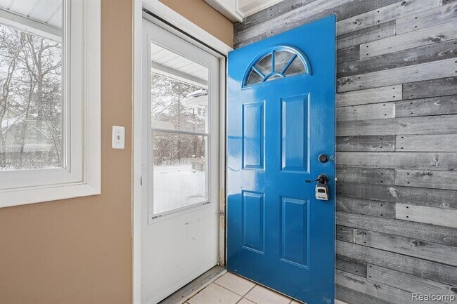 Building Photo - 2266 Newberry Rd