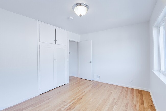 Building Photo - 2280 Rollingwood Dr