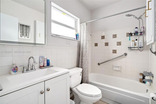 Building Photo - 1824 Monroe St