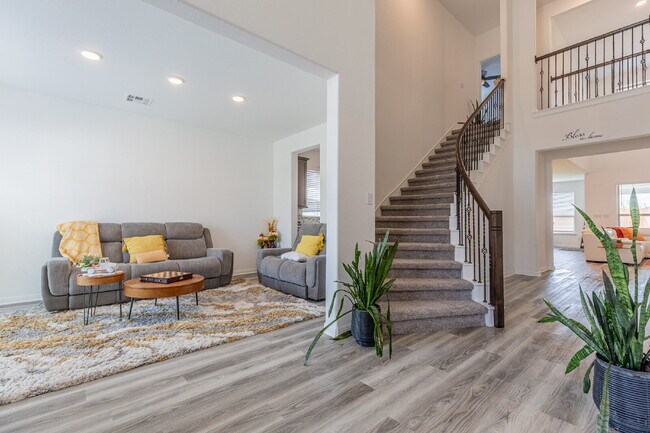 Building Photo - 2332 Giona Pl