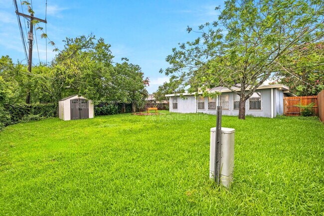 Building Photo - 6009 Leafwood Cir