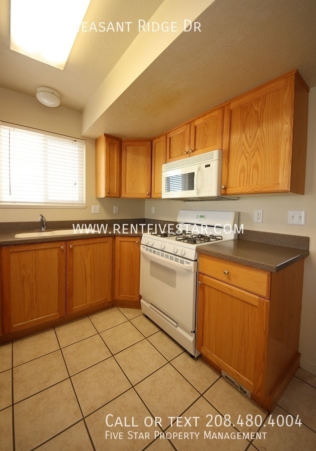 Building Photo - 524 D Pheasant Ridge Dr