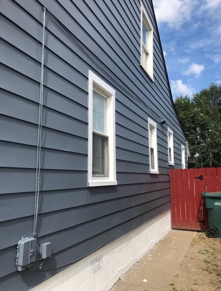 Building Photo - 2064 Reo Ave