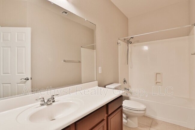 Building Photo - 15068 W Glenrosa Ave