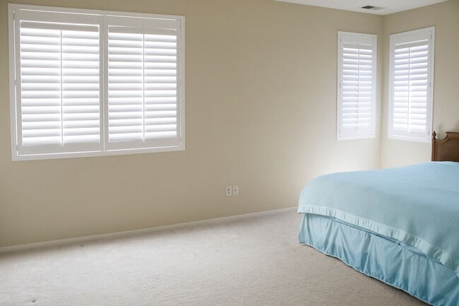 Building Photo - 55+ gated community of Miners Village in Double Diamond.