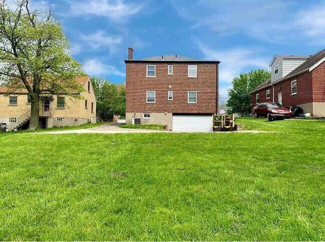 Building Photo - 3845 Biehl Ave