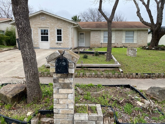 Building Photo - 1554 Willowbrook St