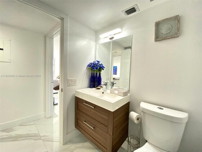 Building Photo - 3530 Mystic Pointe Dr