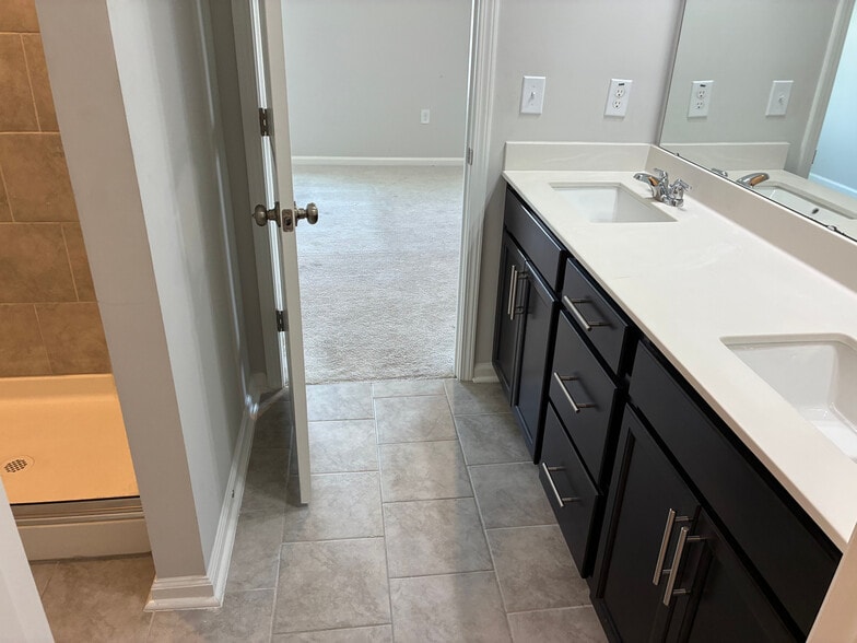 Building Photo - Room in Townhome on Sweet Lilac Wy