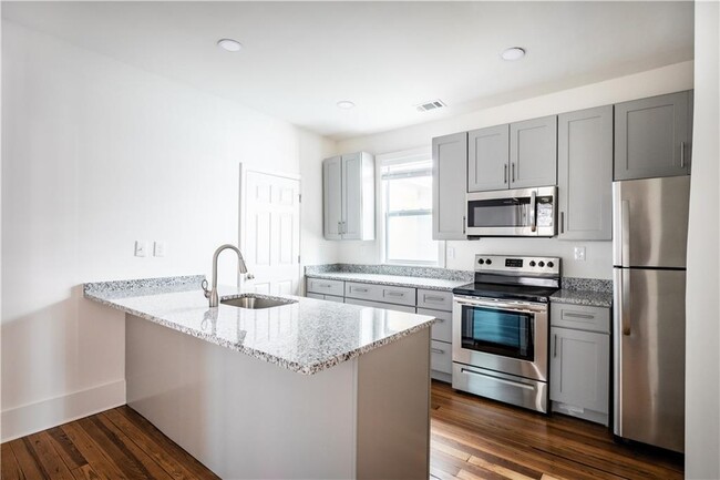 Building Photo - 1359 Finley St NE