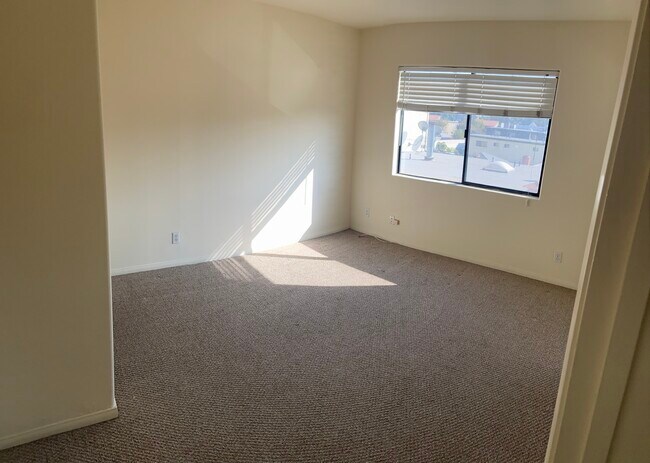 2nd bdrm - 2470 Corinth Ave