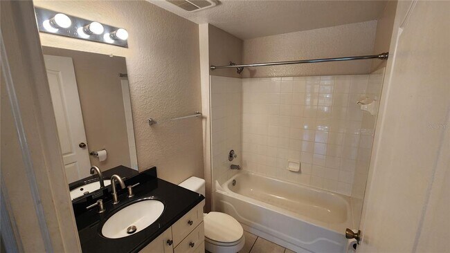 Building Photo - 4122 Central Sarasota Pkwy