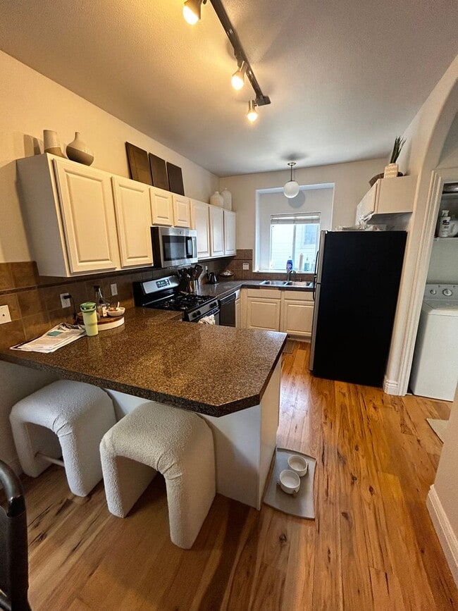 Building Photo - $2,350.00 BACK on The Market, Ready now/ C...