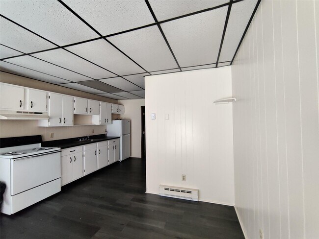 Building Photo - 28 Vineyard Ave
