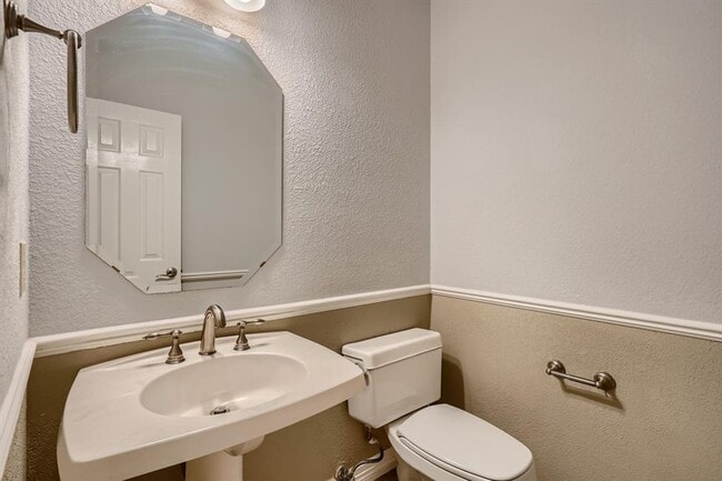 Building Photo - 9256 Scenic Bluff Dr