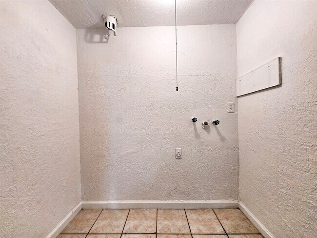 Building Photo - 4429 W Cypress Villas Dr