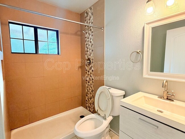 Building Photo - 255 Cumberland Rd