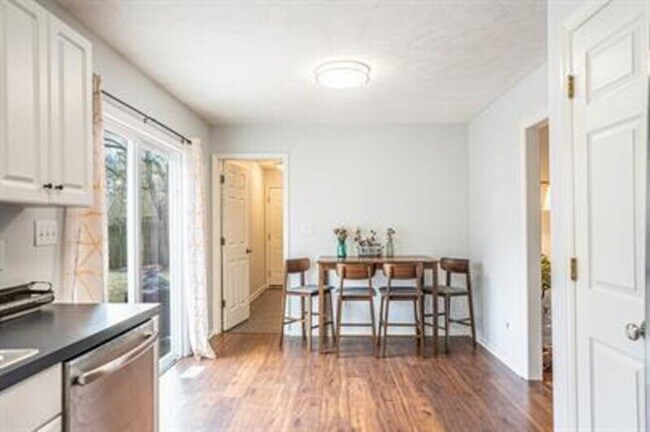 Building Photo - 475 Northview Dr