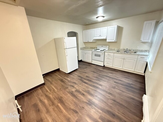 Building Photo - 808 S 2nd Ave