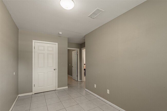 Building Photo - 604 Hayman St