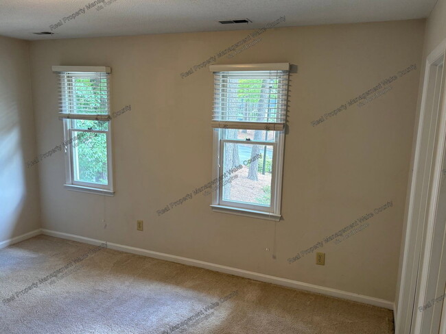 Building Photo - 5512 Hamstead Crossing
