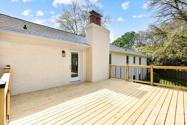 Building Photo - 100 Chadmore Dr