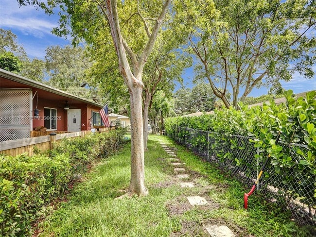 Building Photo - 920 SW 28th St