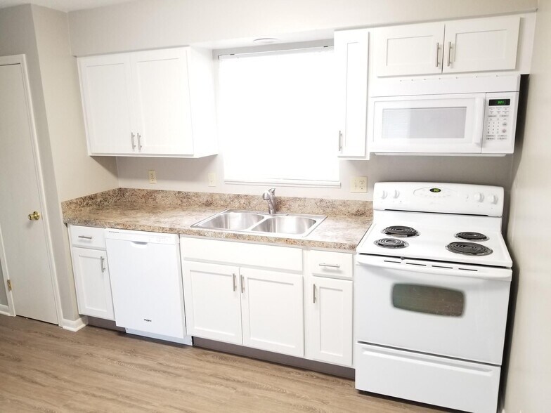 Building Photo - 1725 Churchill Downs Rd