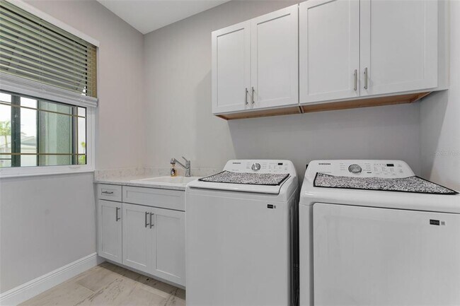 Building Photo - 133 Van Gogh Cove