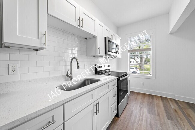 Building Photo - 931 Rubel St