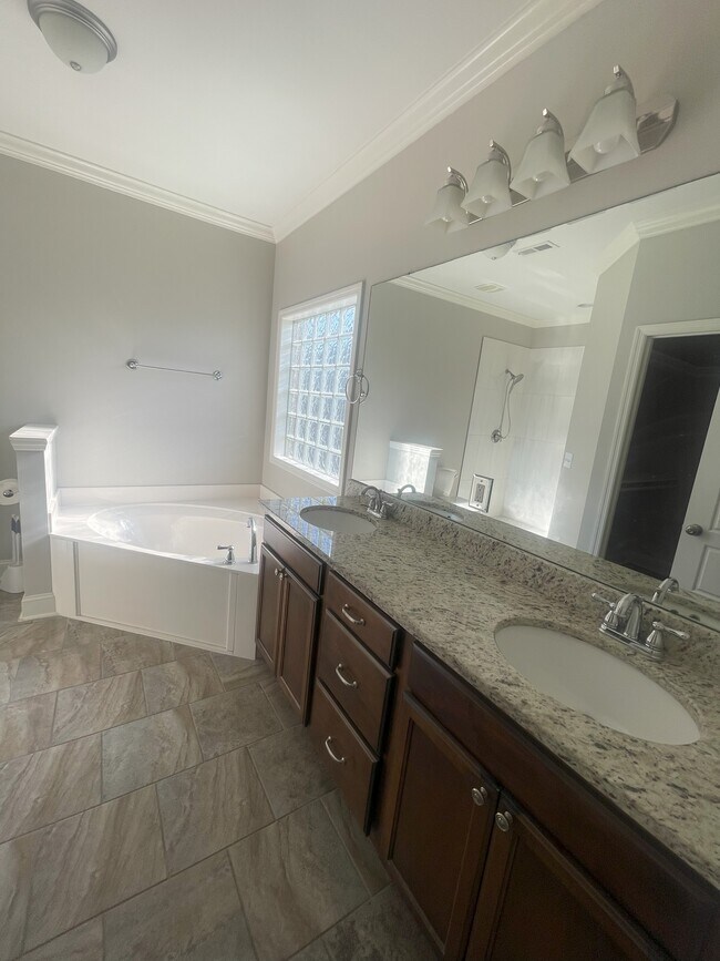 Building Photo - 107 Welbury Ct