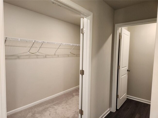 Building Photo - 25 Blue River Ct