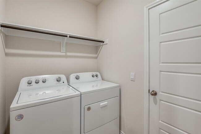 Building Photo - 4016 Moss Rd