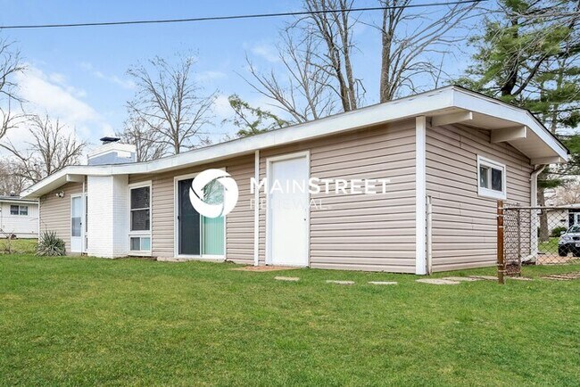 Building Photo - 3 Bedroom Pet-Friendly Home in FLORISSANT,...