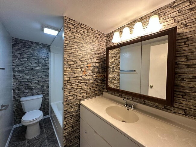 Building Photo - 781 Heritage Rd