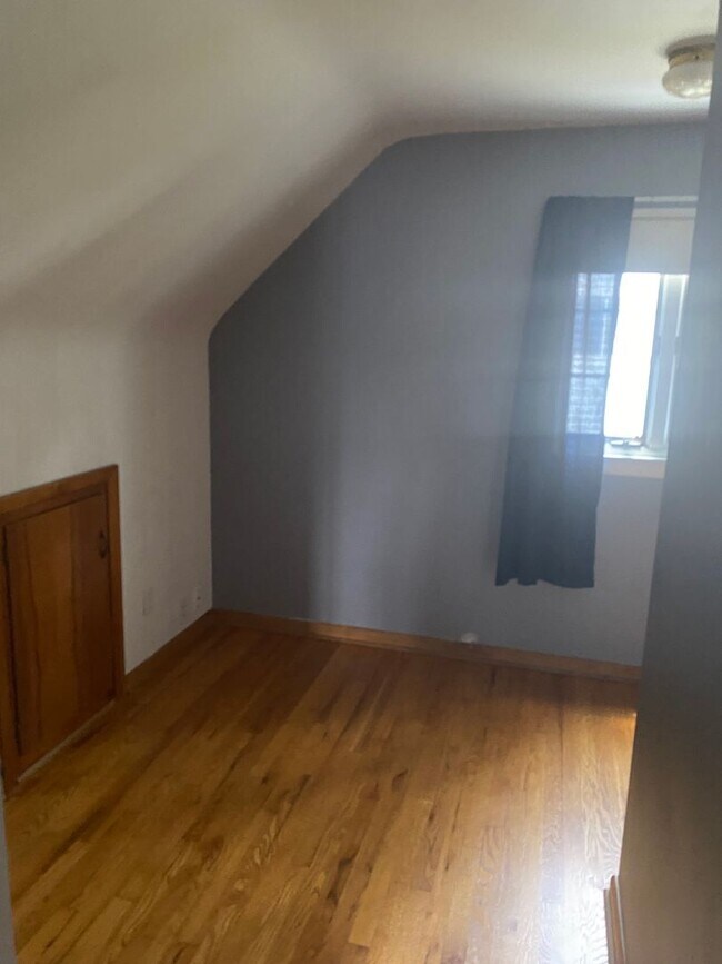 Building Photo - 3 Bedroom 1.5 Bathroom Single Family Home ...