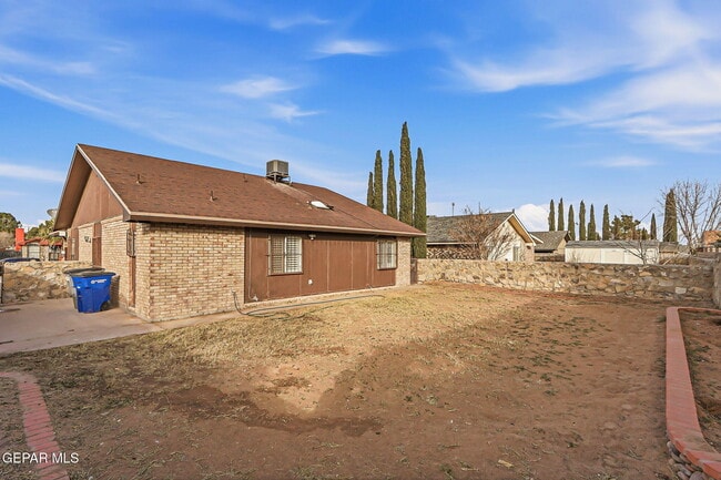 Building Photo - 12528 Martin Bauman Dr