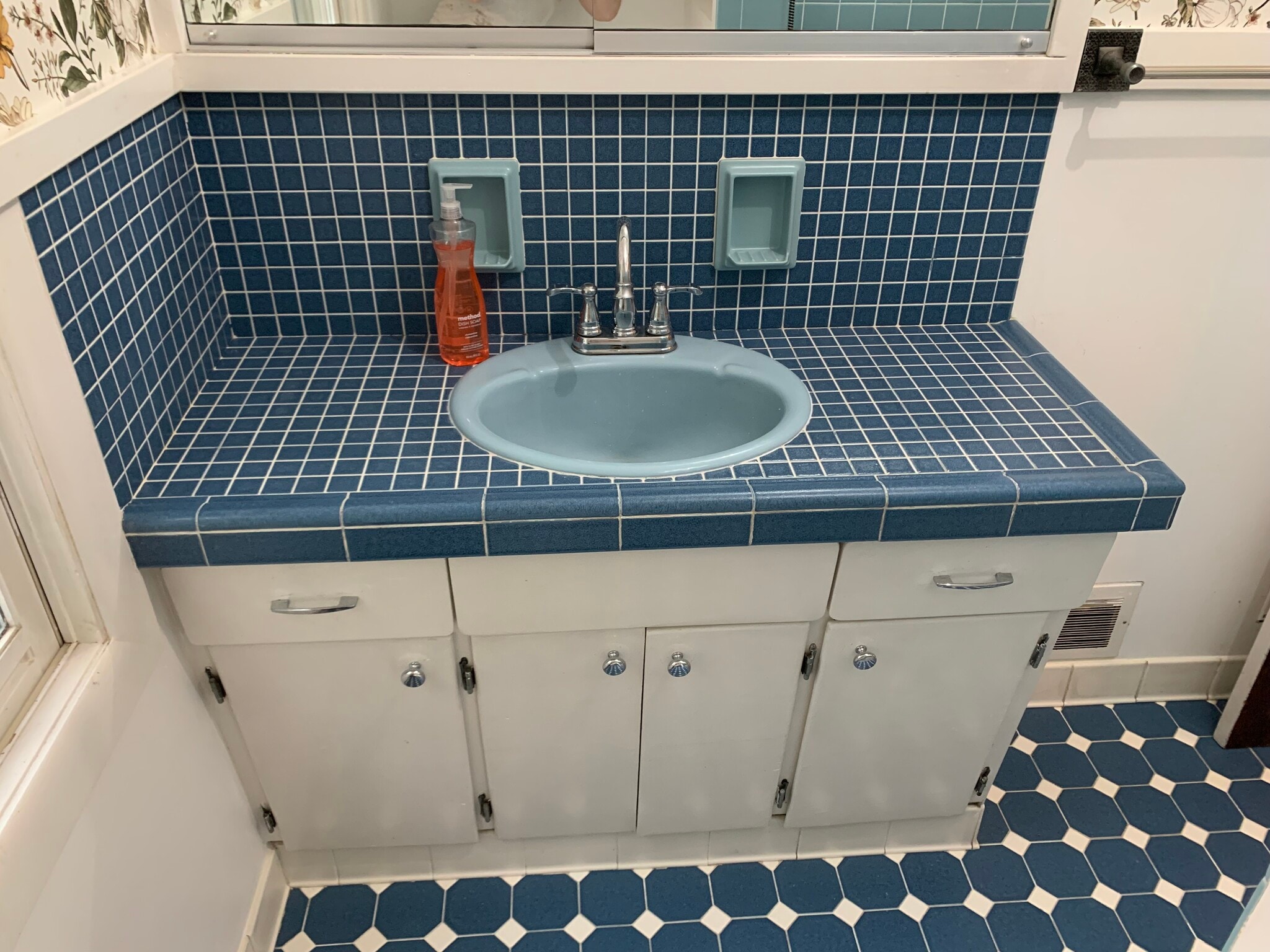 Building Photo - 1232 Porlier St