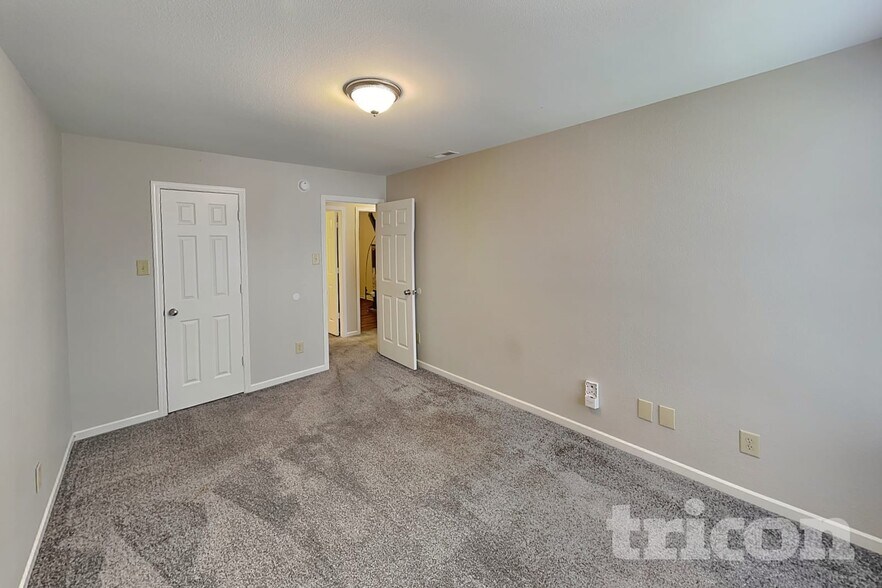 Building Photo - 2609 Woodfield Blvd